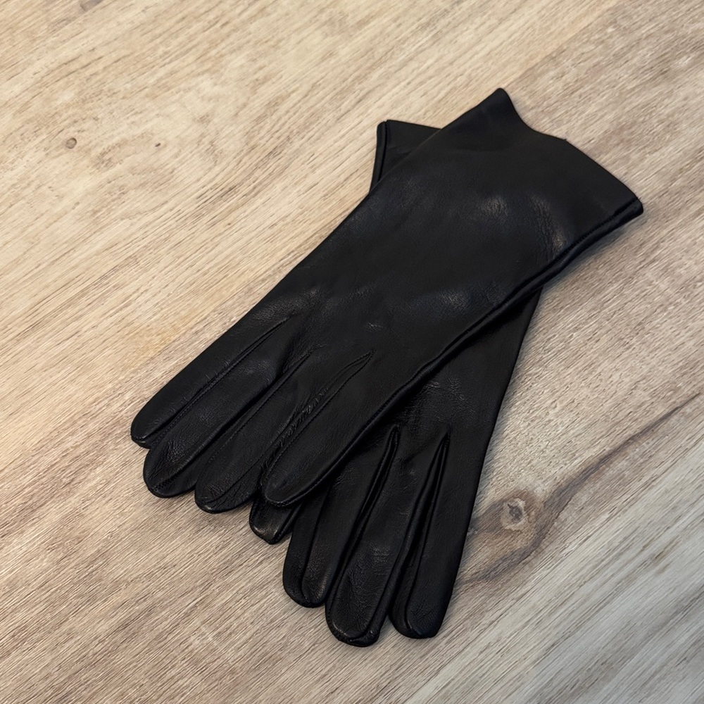 Elegant Black Leather Gloves